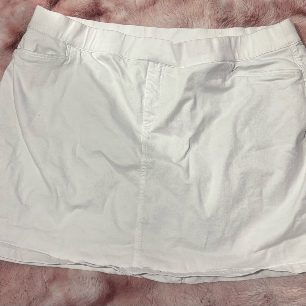 Classic White Mini Skirt